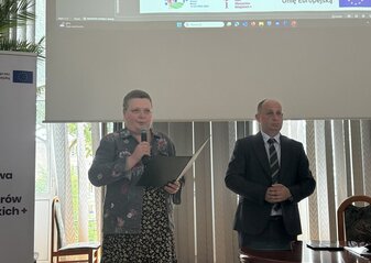 Zdjęcie przedstawia Przewodniczącą Komitetu oraz zastępcę dyrektora Departamentu Pomocy Technicznej i Instrumentów Finansowych