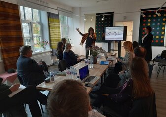 Obrazek przedstawia uczestników spotkania.