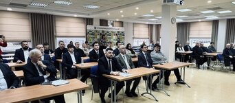 Zdjęcie przedstawia uczestników konferencji