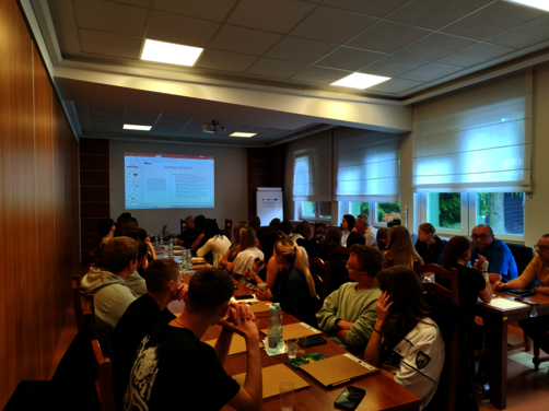 Zdjęcie przedstawia uczestników szkolenia