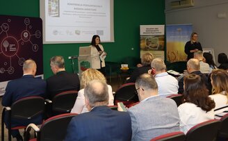 zdjęcie przedstawia uczestników konferencji