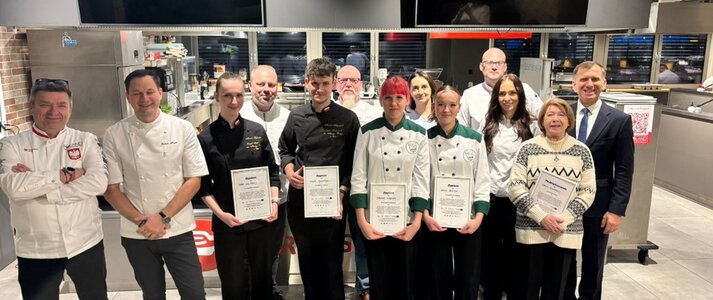 Obrazek przedstawia uczestników konkursu