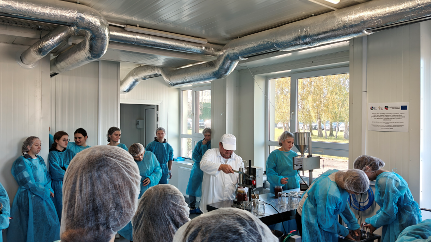 Zdjęcie przedstawia uczestników szkolenia